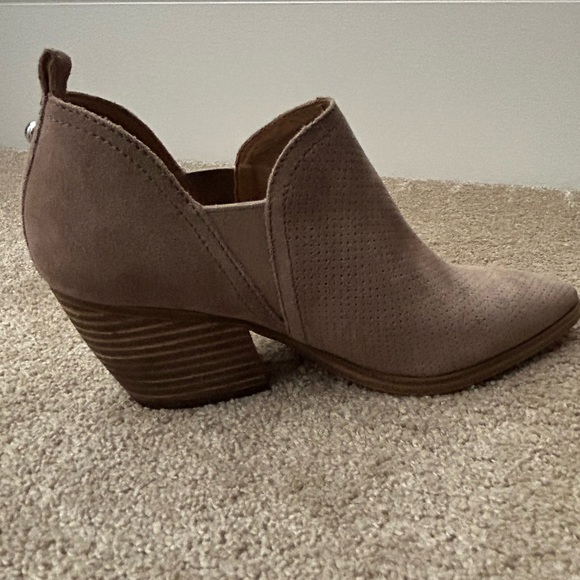 Marc Fisher Ltd taupe Dalar Perforated Suede Ankle Bootie size 7M - Picture 8 of 11